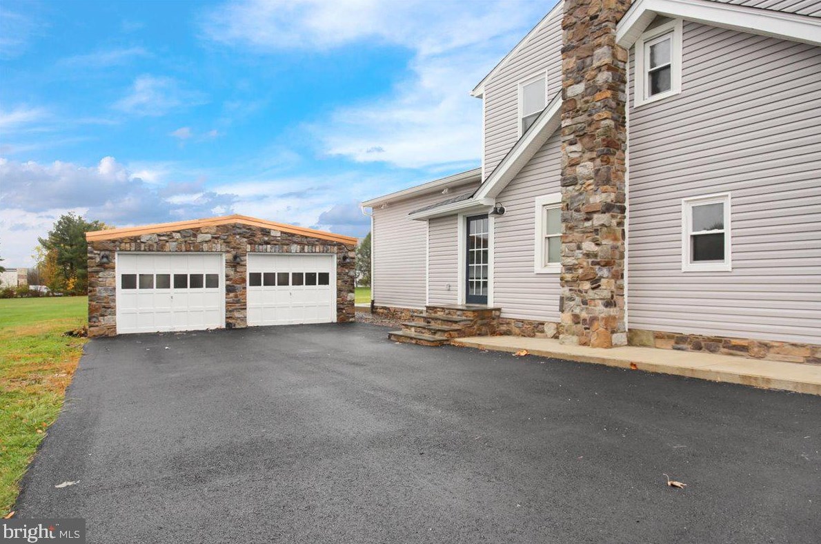 5900 Littlefield Ave, Reading PA  19606-3721 exterior