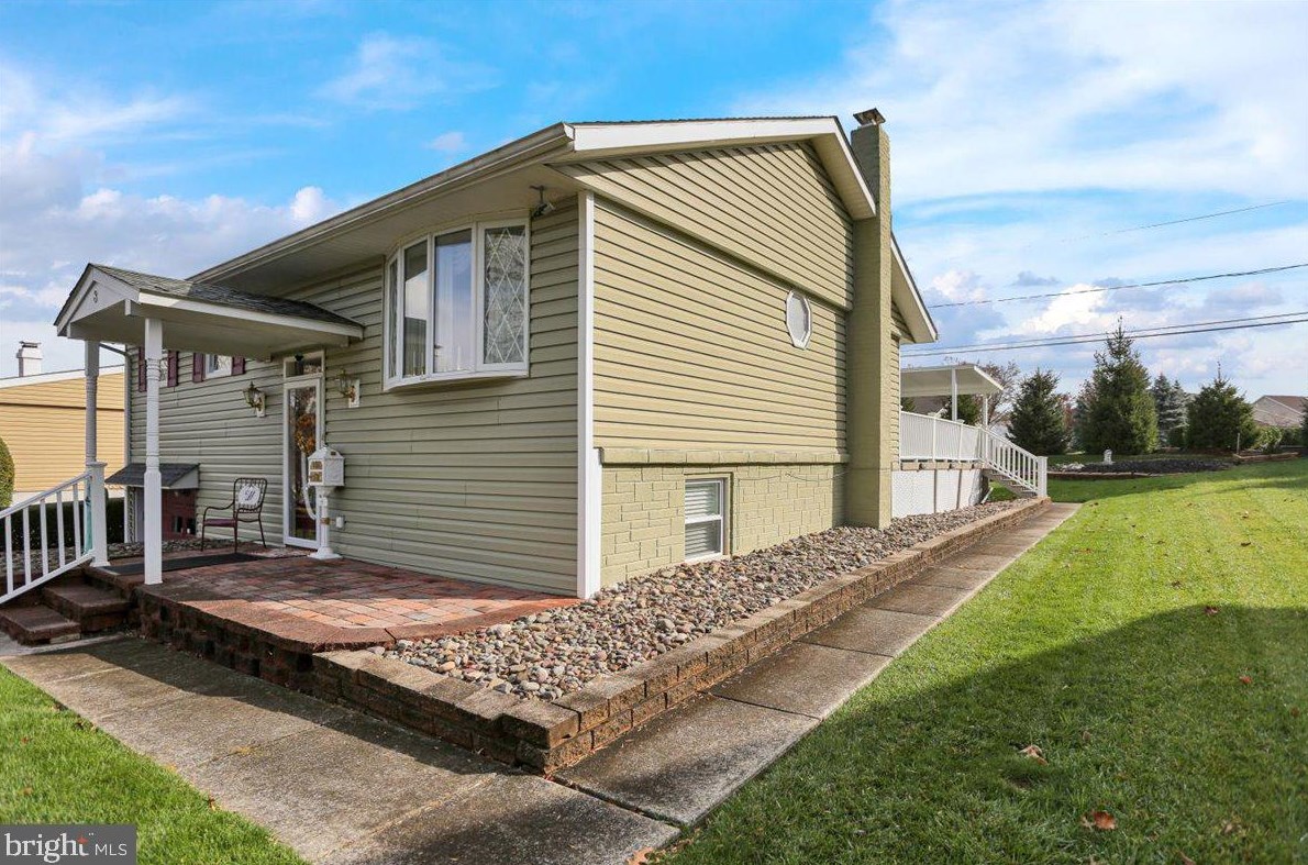 8 Cherrywood Rd, Reading PA  exterior