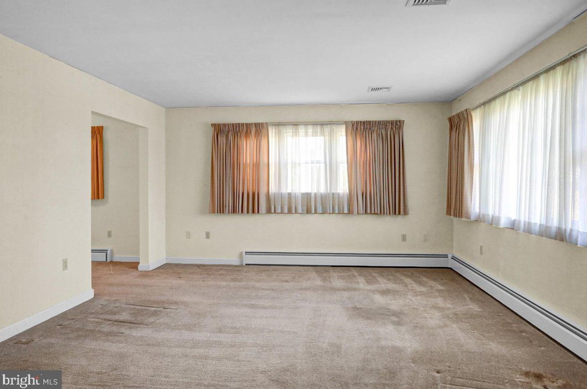 6 Maple St, Hummels Store PA 19540-1908 exterior