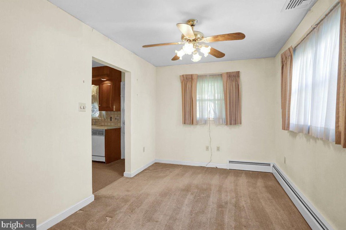 6 Maple St, Hummels Store PA 19540-1908 exterior