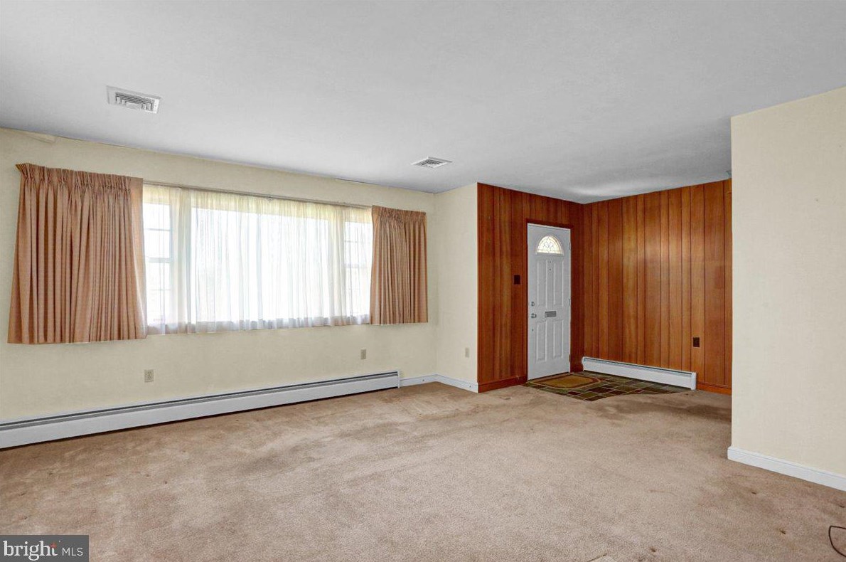 6 Maple St, Hummels Store PA 19540-1908 exterior