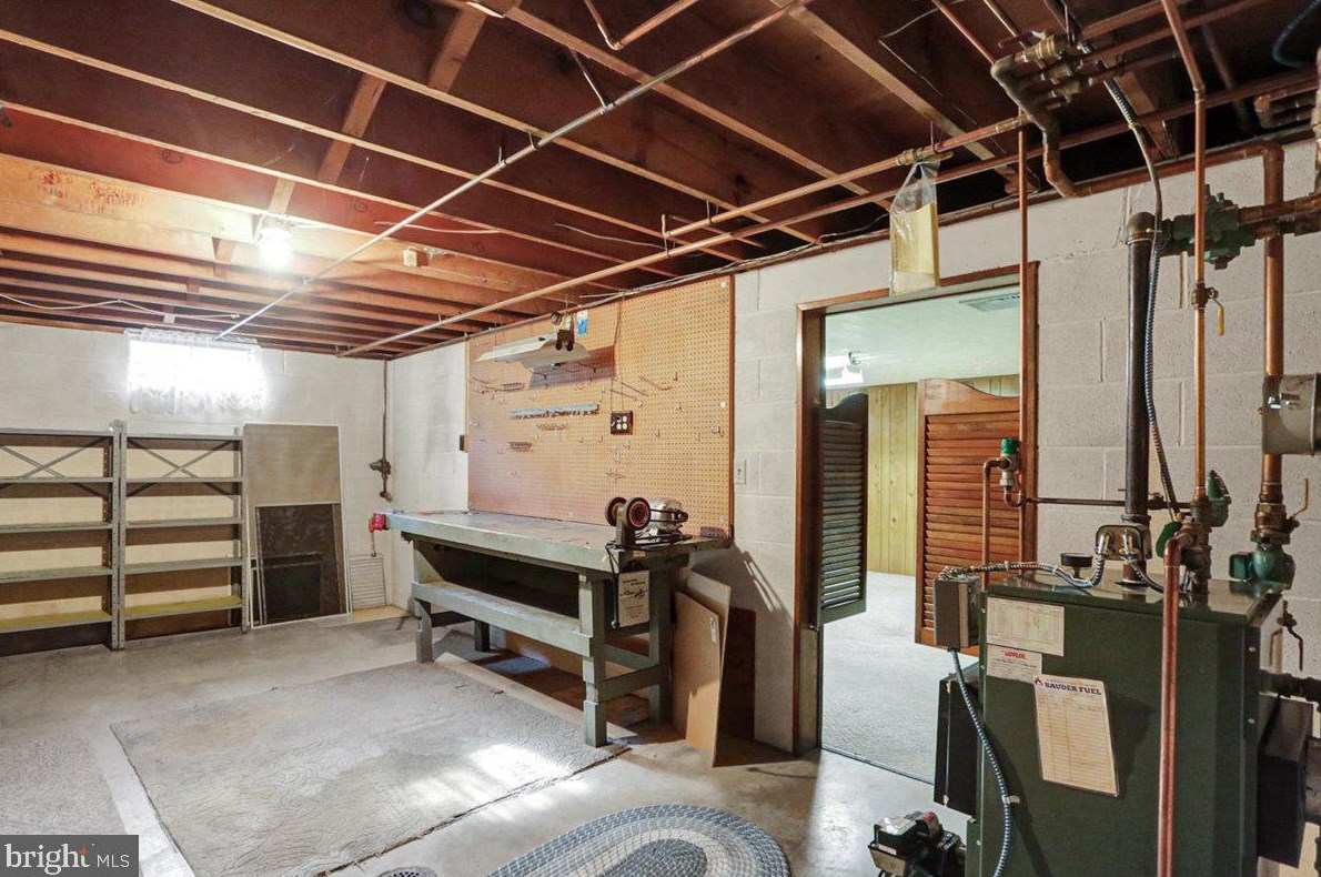 6 Maple St, Hummels Store PA 19540-1908 exterior