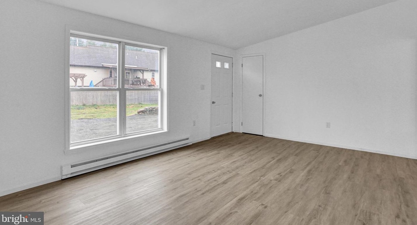 1049 Butter Ln, Reading PA  19606-1108 exterior