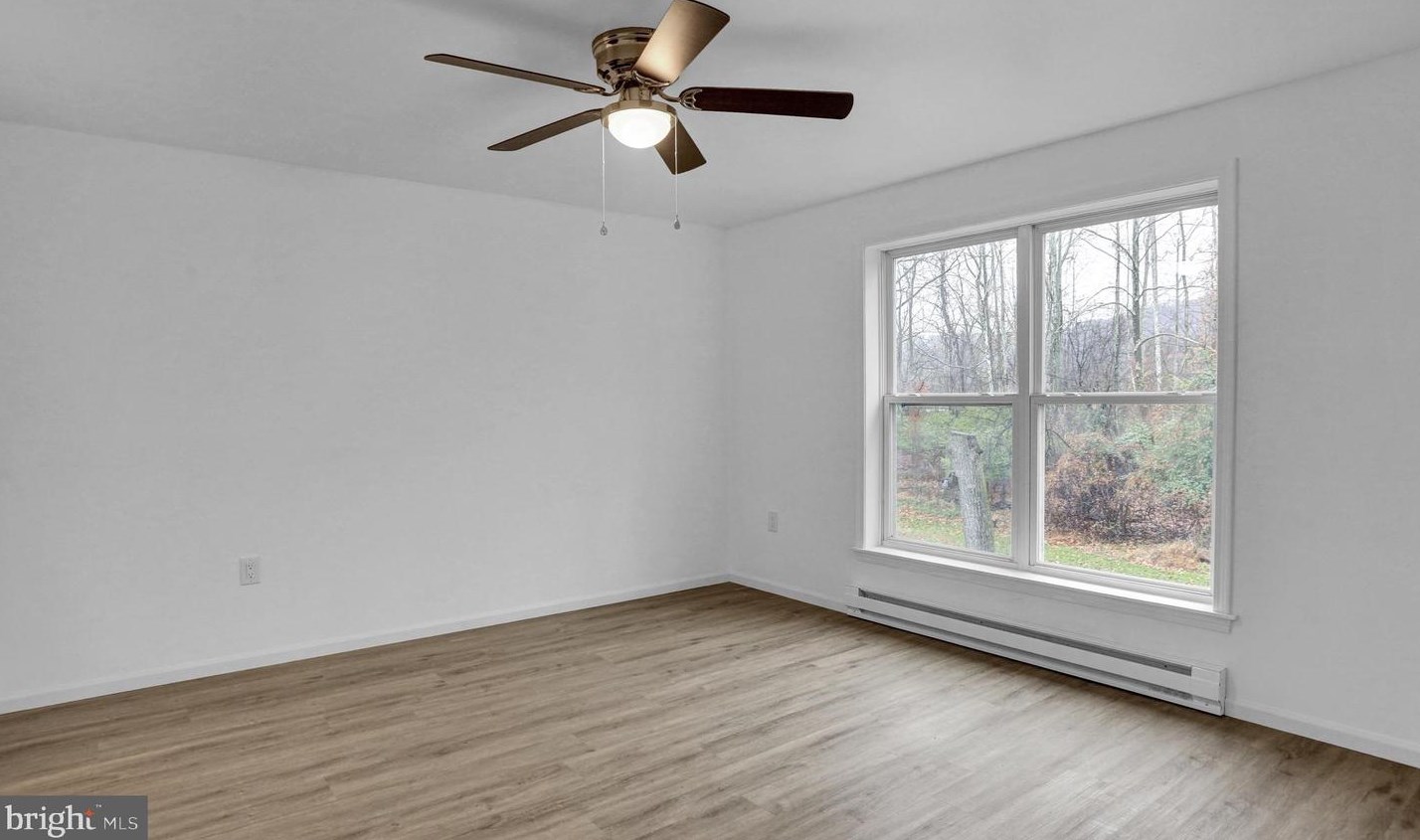 1049 Butter Ln, Reading PA  19606-1108 exterior