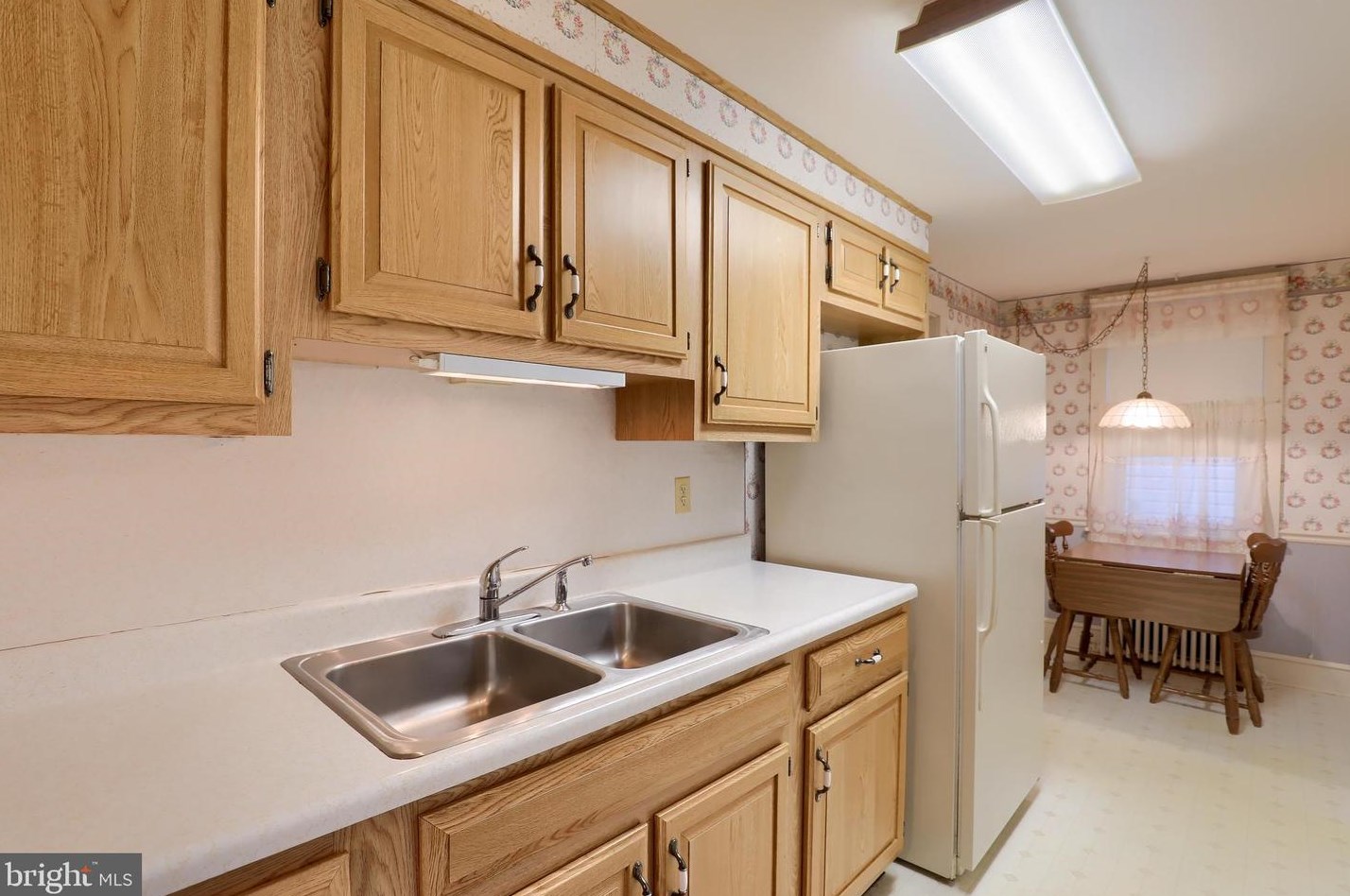 52 Chestnut St, Hummels Store PA 19540-1900 exterior