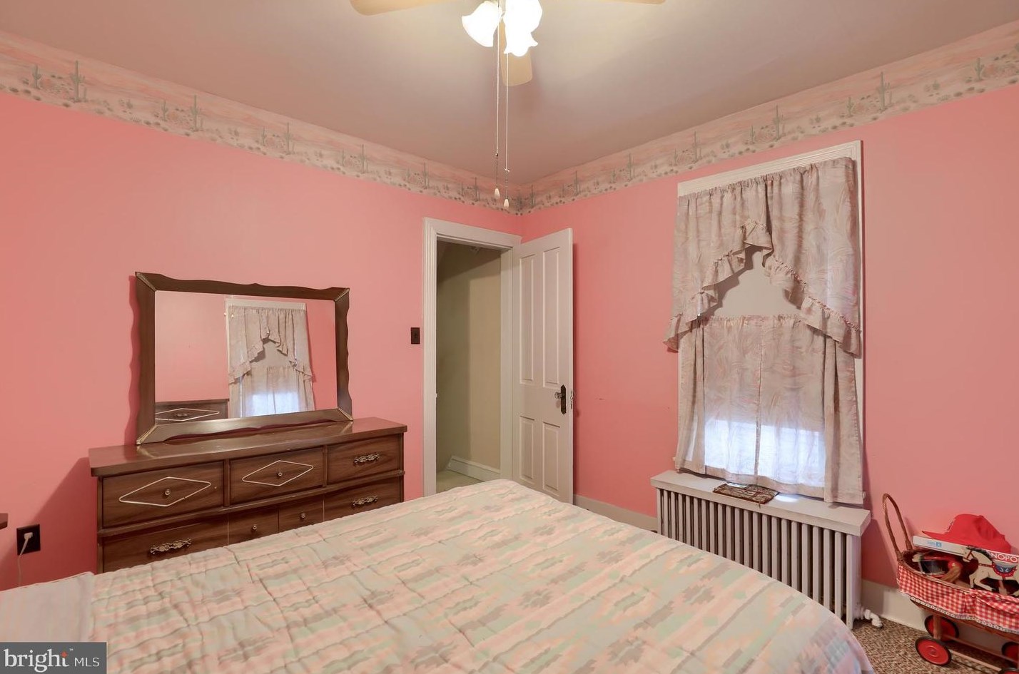 52 Chestnut St, Hummels Store PA 19540-1900 exterior