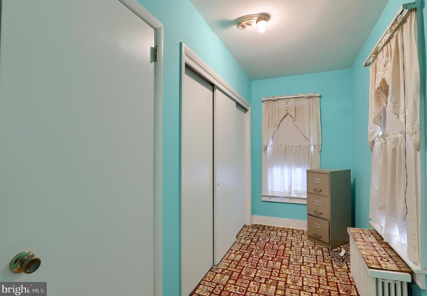 52 Chestnut St, Hummels Store PA 19540-1900 exterior