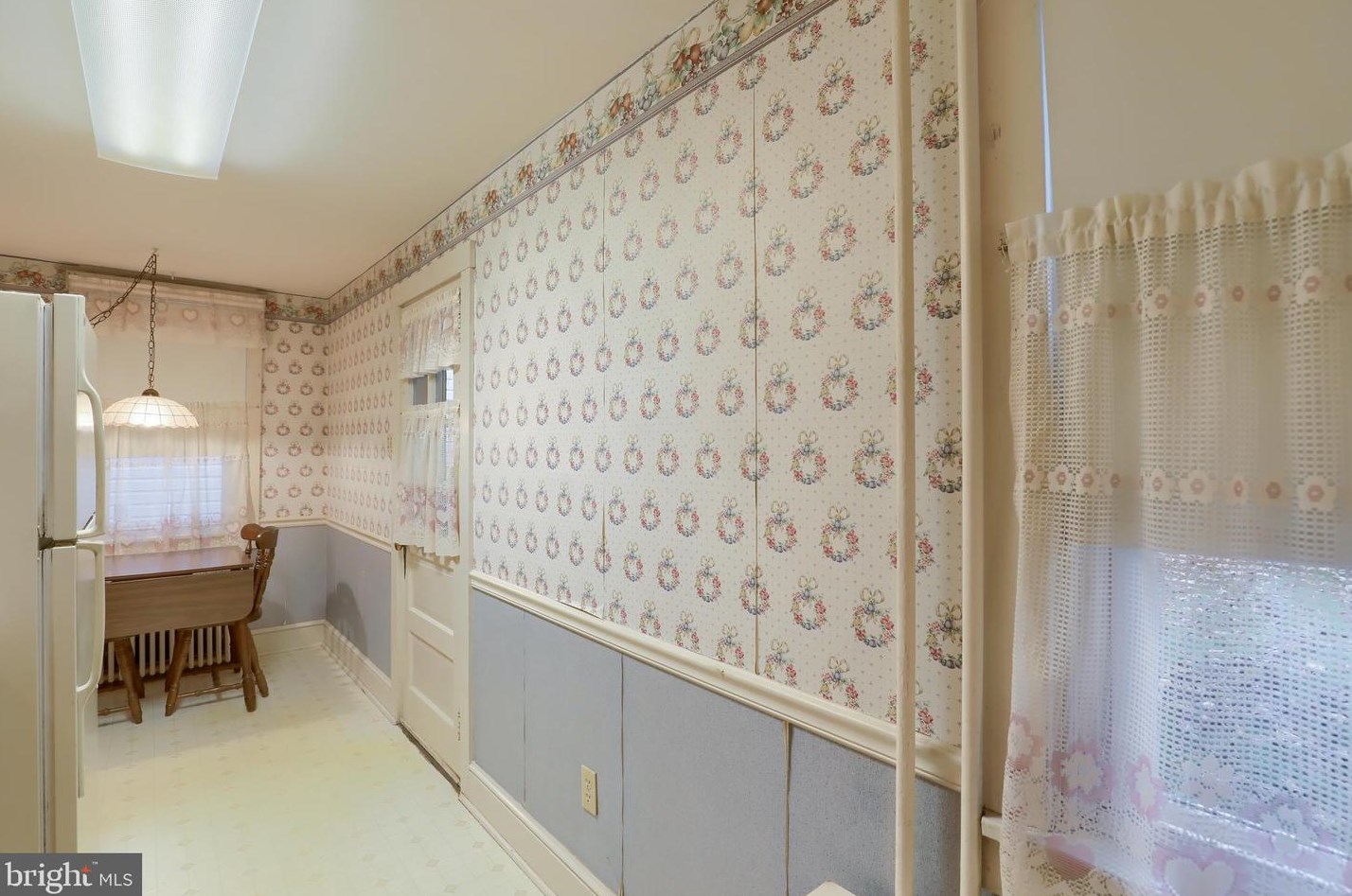 52 Chestnut St, Hummels Store PA 19540-1900 exterior