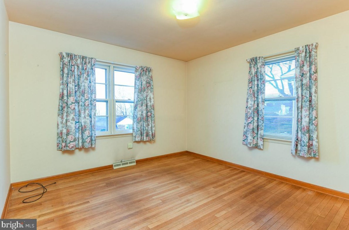 302 Hl Ave, Reading PA 19606-1529 exterior