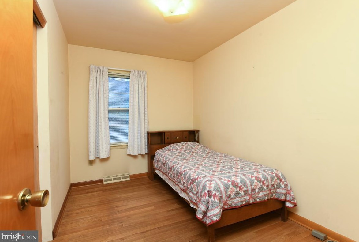 302 Hl Ave, Reading PA 19606-1529 exterior