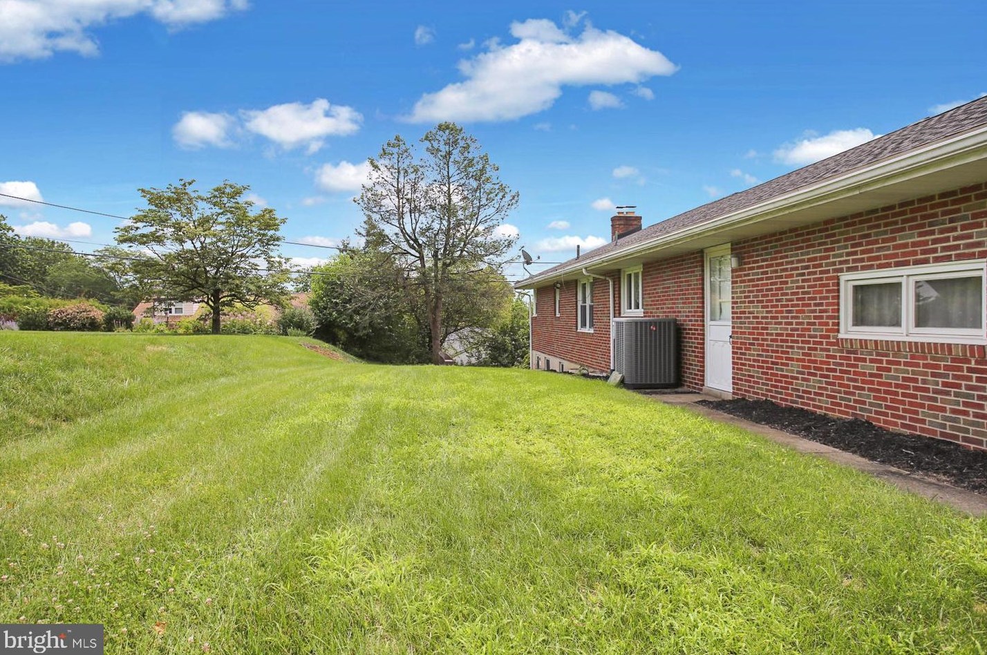 4001 Alpine Ct, Reading PA  19606-3011 exterior