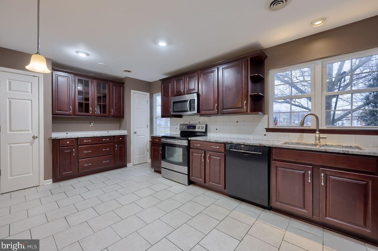118 Lavender Ln, Reading PA  19610-1198 exterior