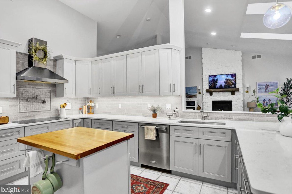 61 Shea Dr, Hummels Store PA  19540-9272 exterior