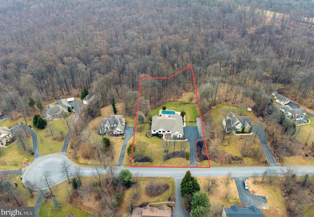 61 Shea Dr, Hummels Store PA  19540-9272 exterior