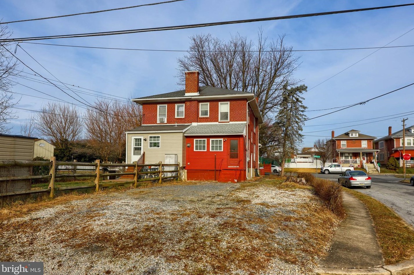 1434 Brooke Blvd, Reading PA  19607-2050 exterior