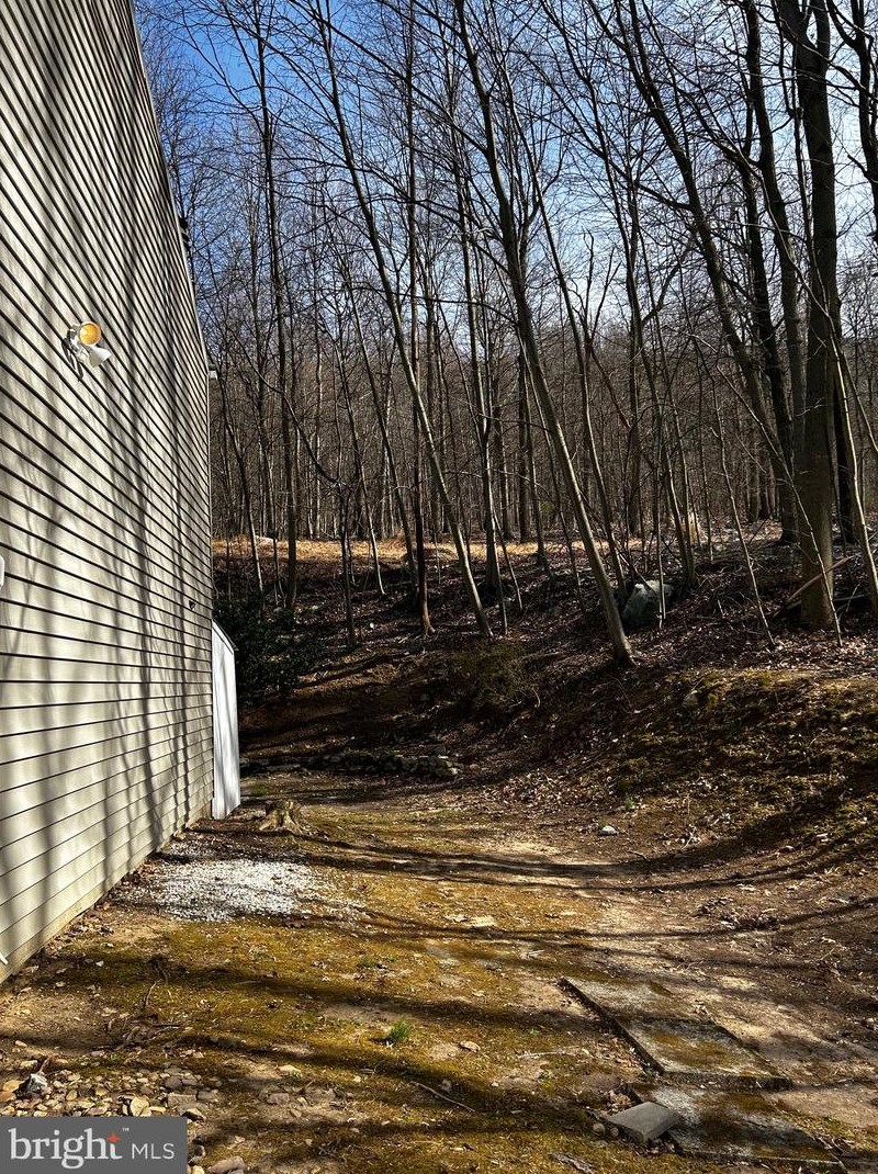 1022 Fox Run, Reading PA  19606-1136 exterior