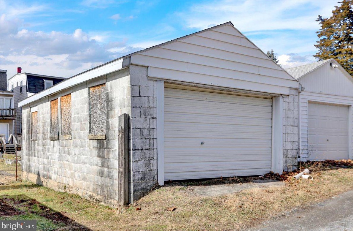 217 Pennwyn Pl, Reading PA  19607-3244 exterior