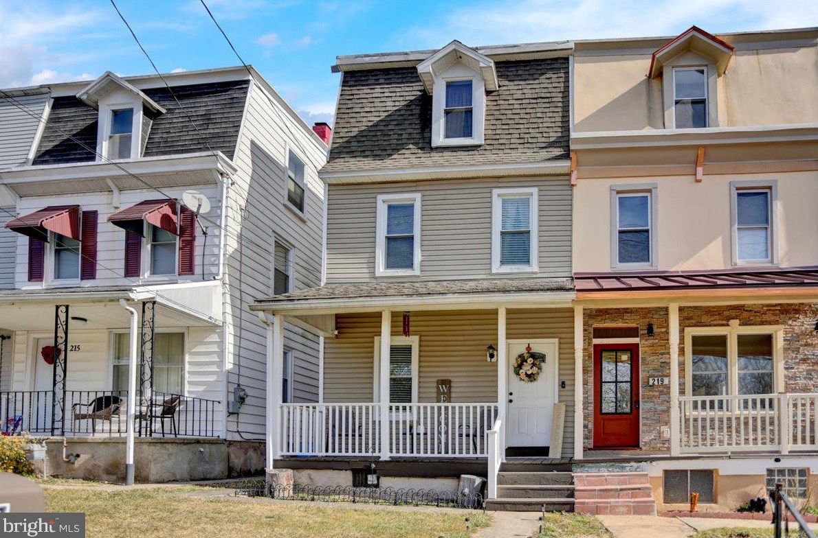 217 Pennwyn Pl, Reading PA  19607-3244 exterior