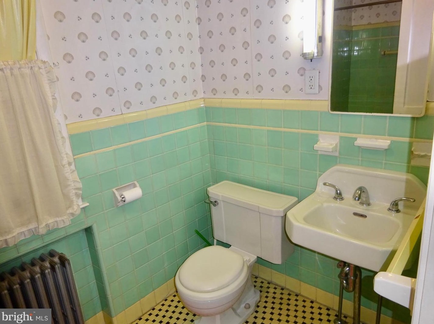 1331 Brooke Blvd, Reading PA  19607-2003 exterior