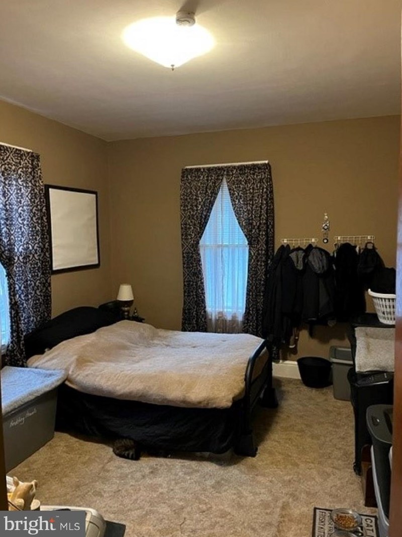 76 Chestnut St, Hummels Store PA 19540-1601 exterior