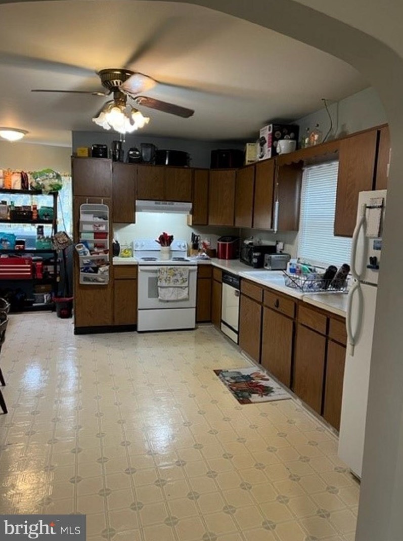 76 Chestnut St, Hummels Store PA 19540-1601 exterior