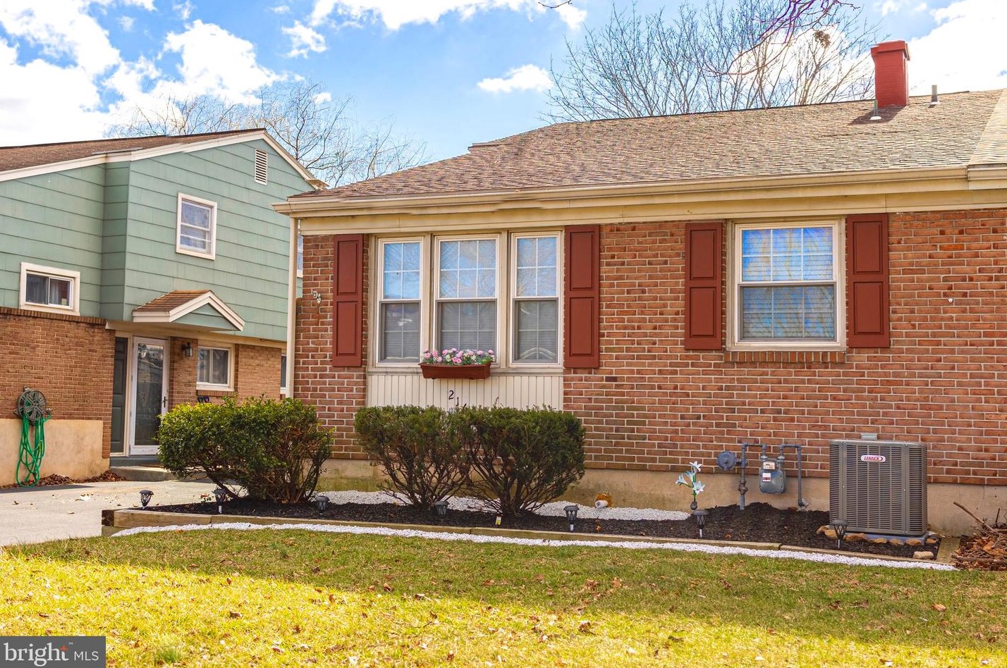 216 Columbia Ave, Reading PA  19605-2920 exterior