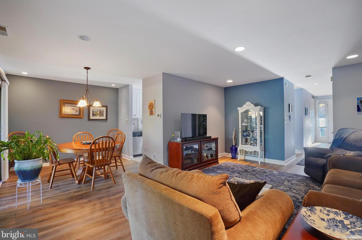 16 Muirfield Dr, Reading PA  19607-3349 exterior