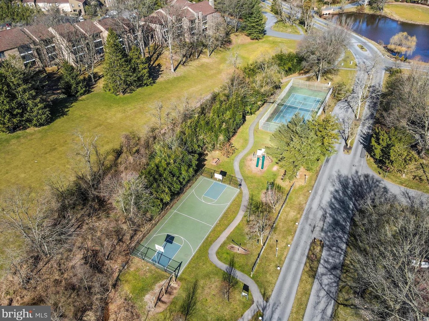 16 Muirfield Dr, Reading PA  19607-3349 exterior