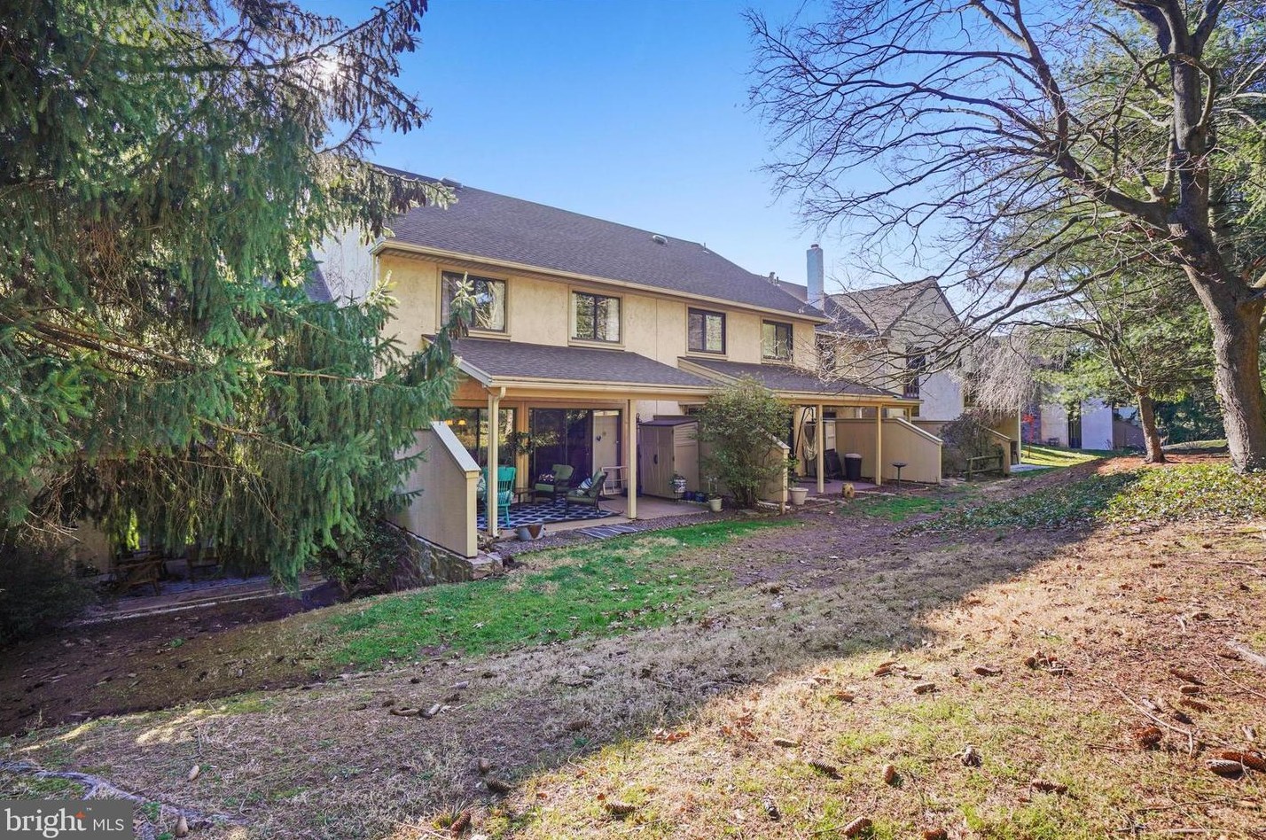 16 Muirfield Dr, Reading PA  19607-3349 exterior