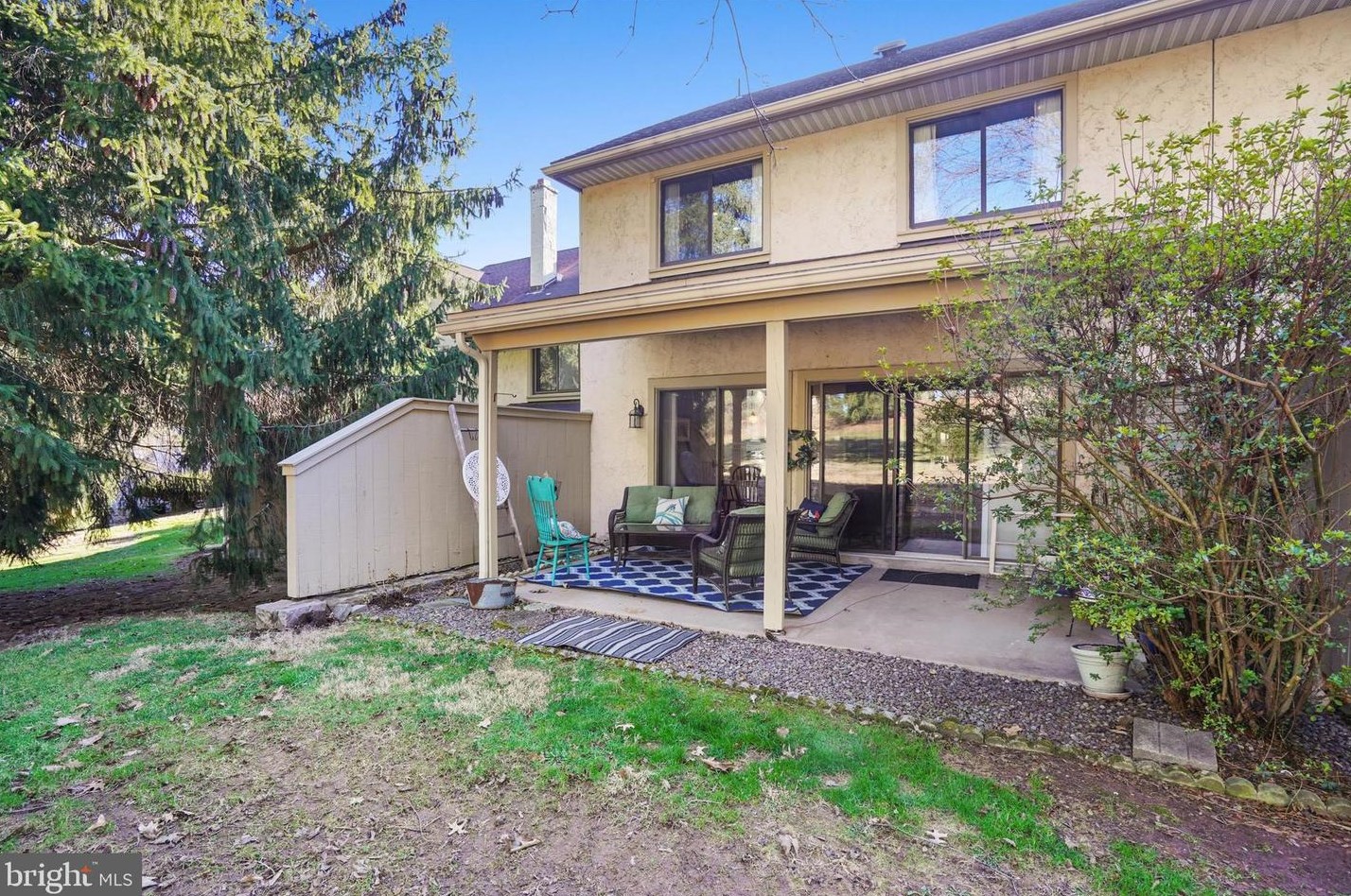 16 Muirfield Dr, Reading PA  19607-3349 exterior