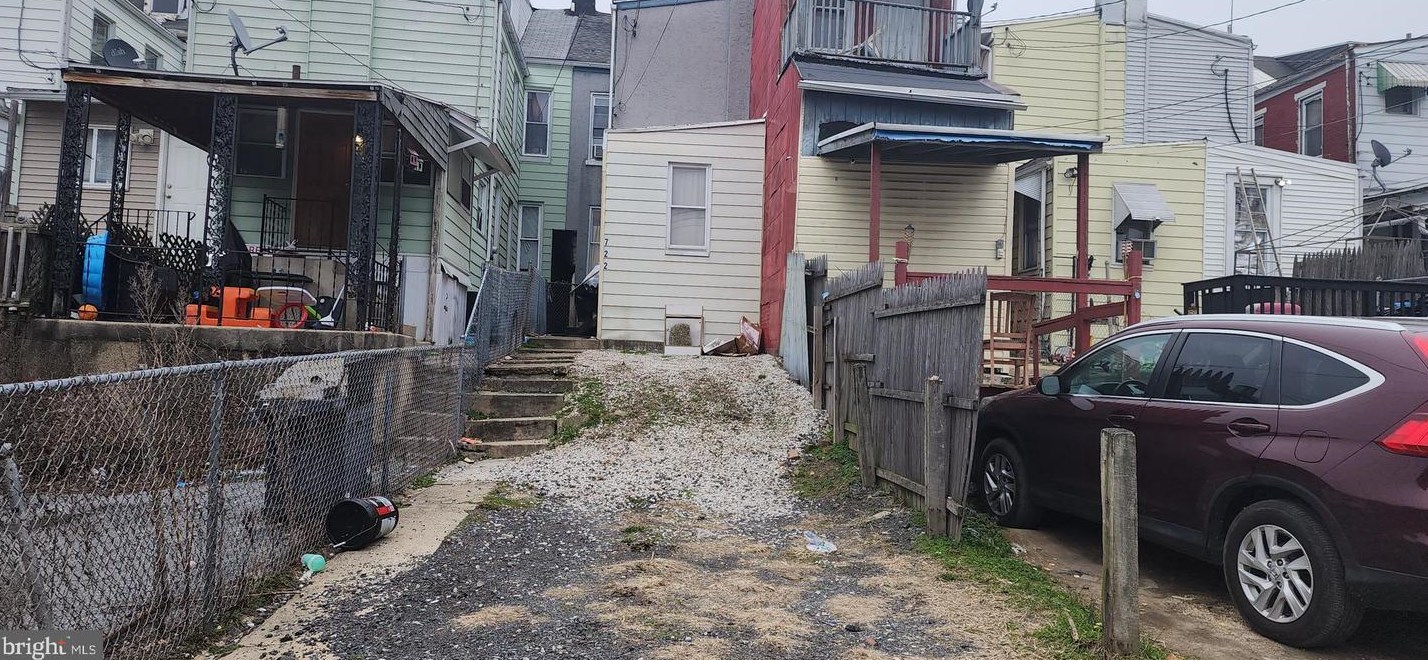 722 Locust St, Reading PA  19604-2518 exterior