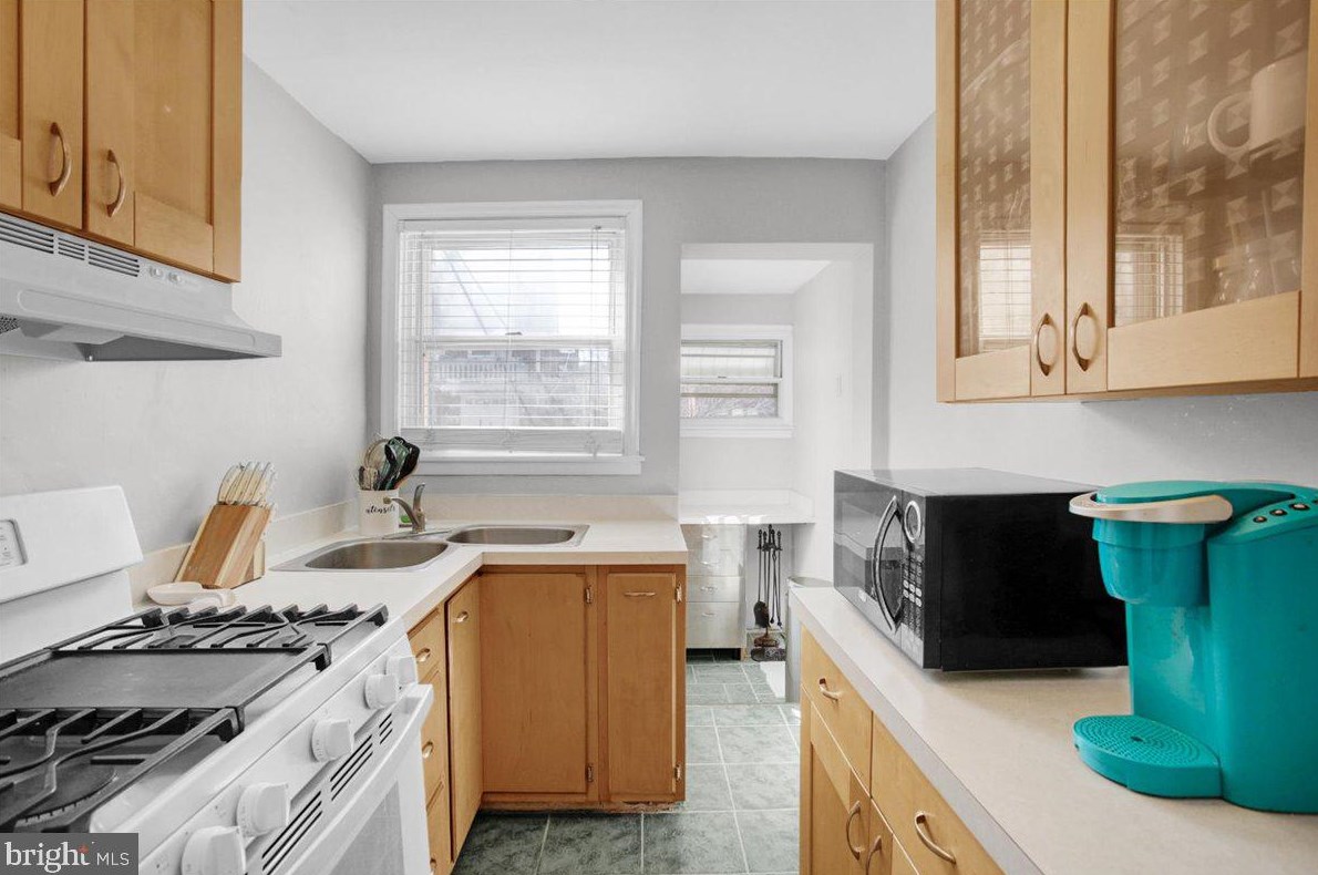 106 Hollywood Ave, Reading PA  19606-2125 exterior