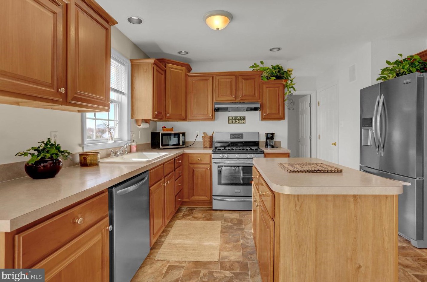 1118 Pepper Ridge Dr, Reading PA  19606-3803 exterior
