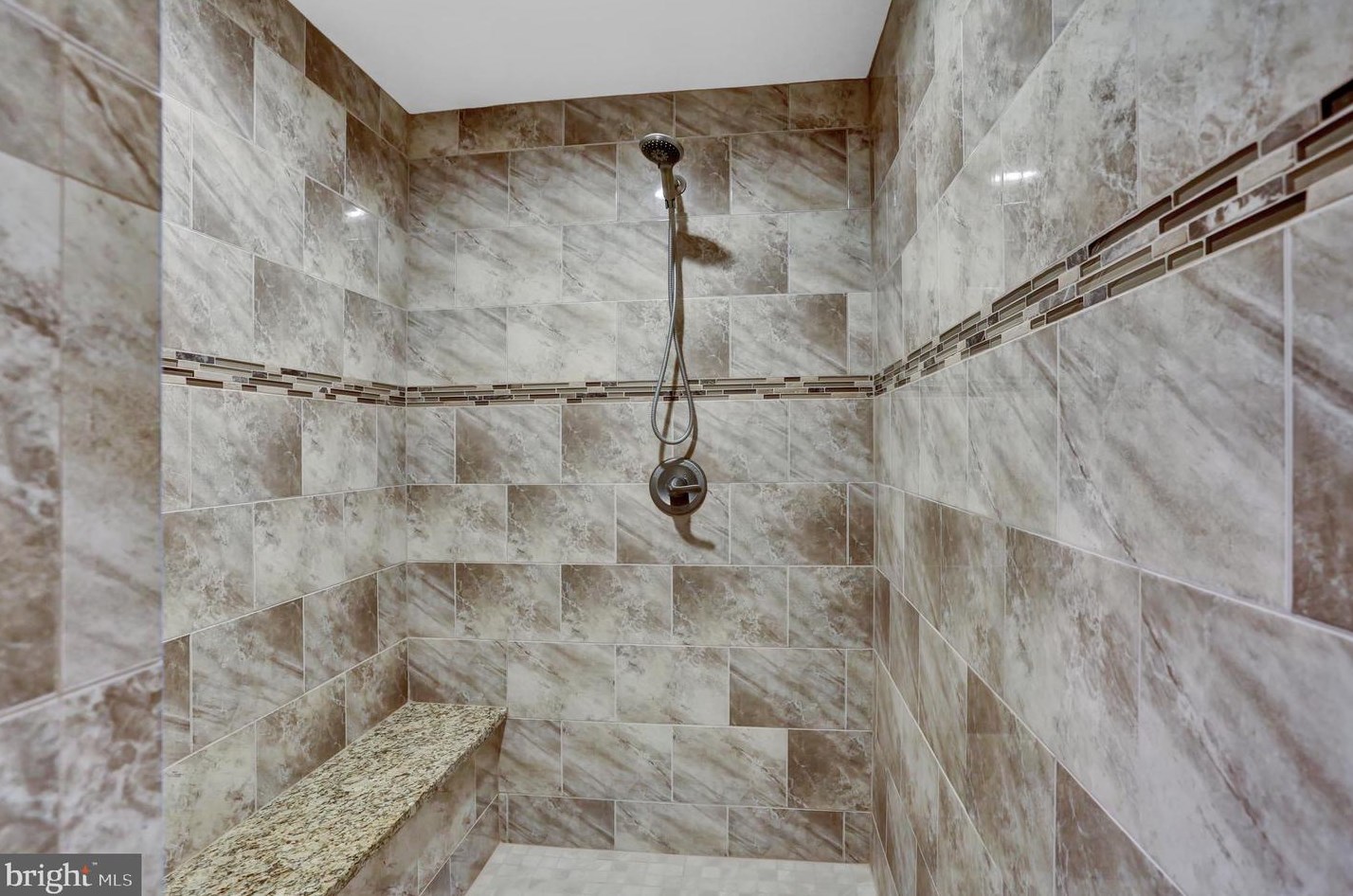 113 Edinboro Ln, Reading PA  19605-7015 exterior