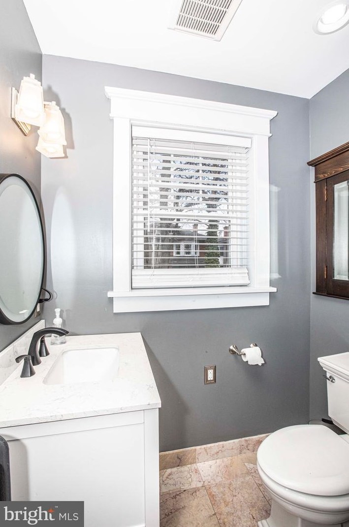 1548 Dauphin Ave, Reading PA  19610-2118 exterior