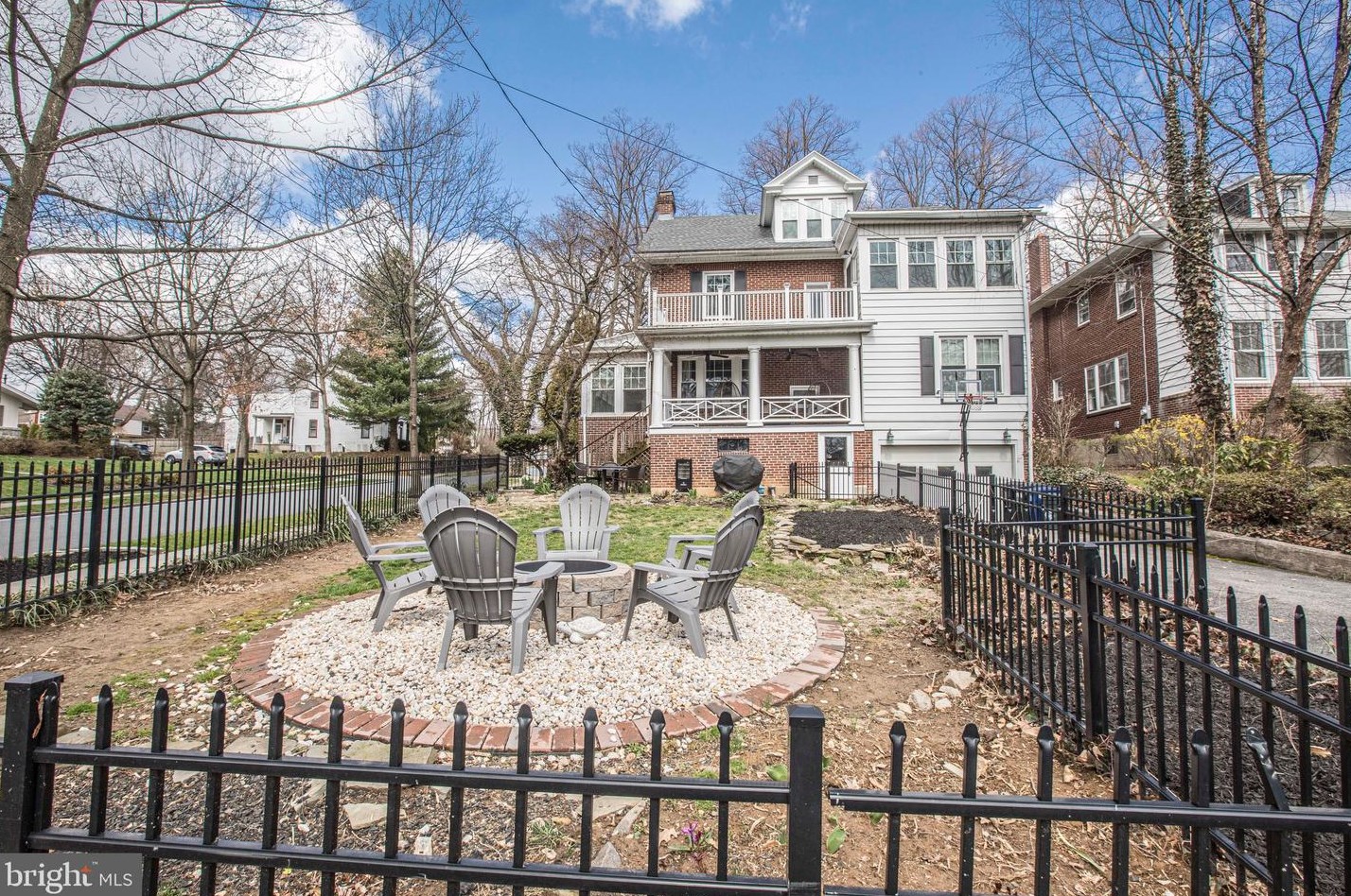 1548 Dauphin Ave, Reading PA  19610-2118 exterior