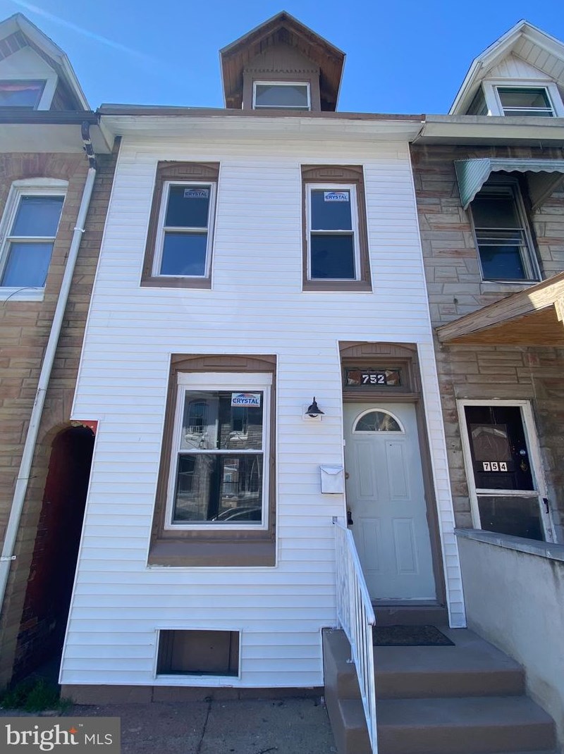 752 Lance Pl, Reading PA  19604-2526 exterior