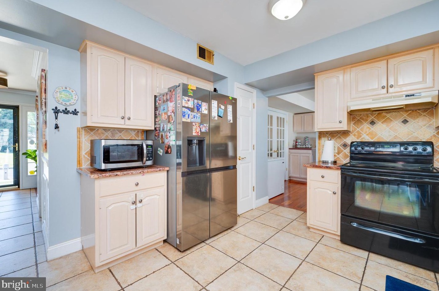 1061 Boeshore Cir, Reading PA  19605-1174 exterior