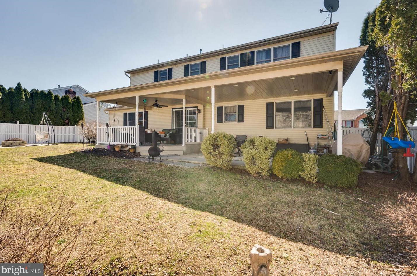 1061 Boeshore Cir, Reading PA  19605-1174 exterior