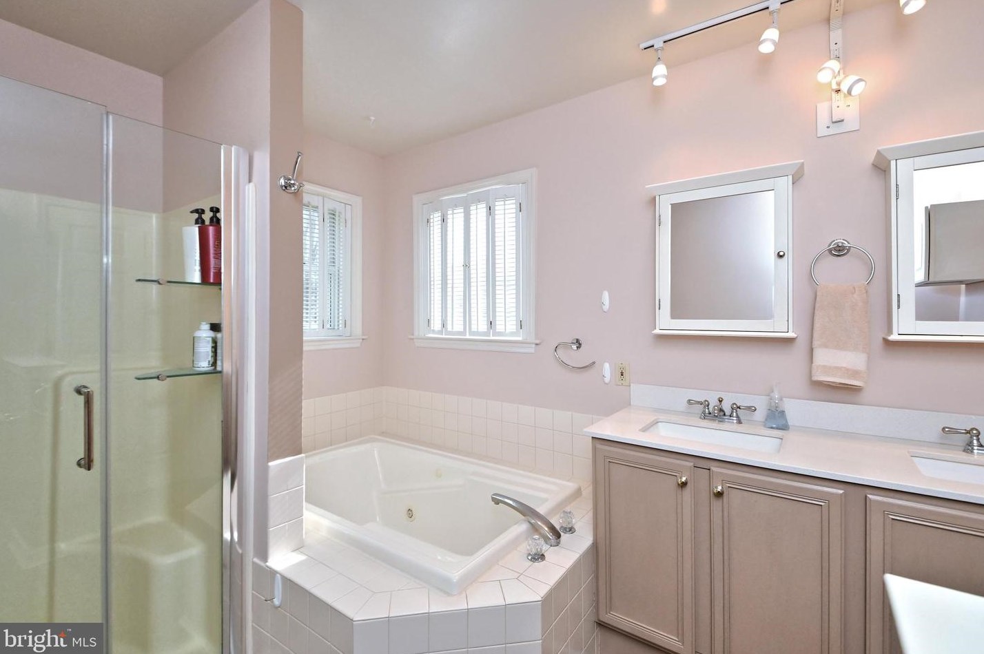 106 Balsam Dr, Douglassville PA  19518-1232 exterior