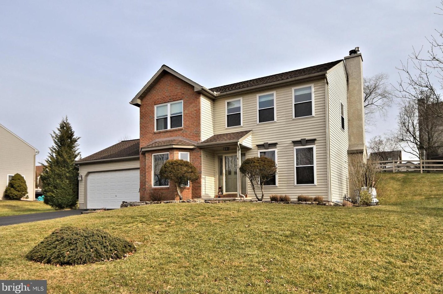 106 Balsam Dr, Douglassville PA  19518-1232 exterior