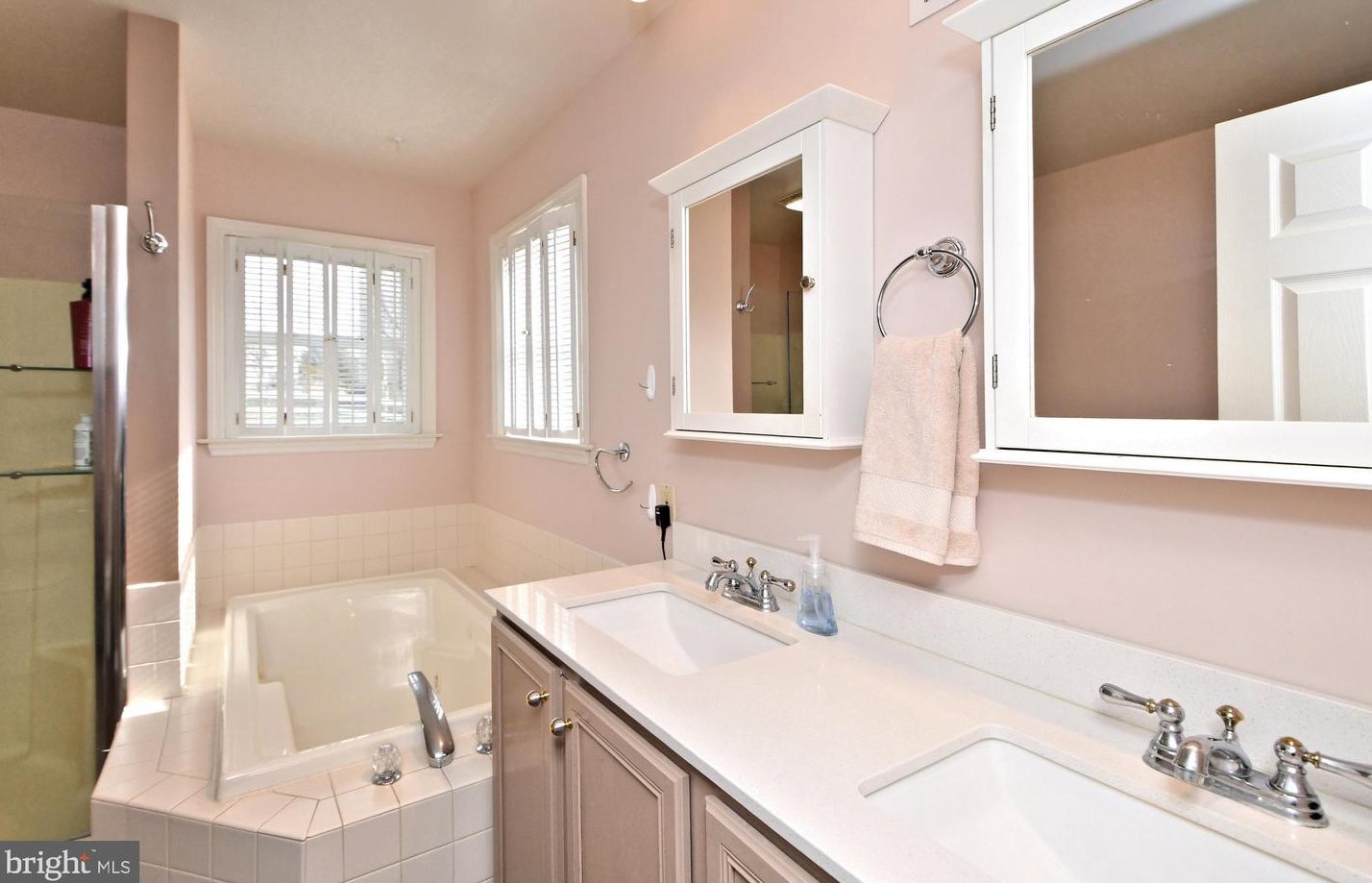 106 Balsam Dr, Douglassville PA  19518-1232 exterior