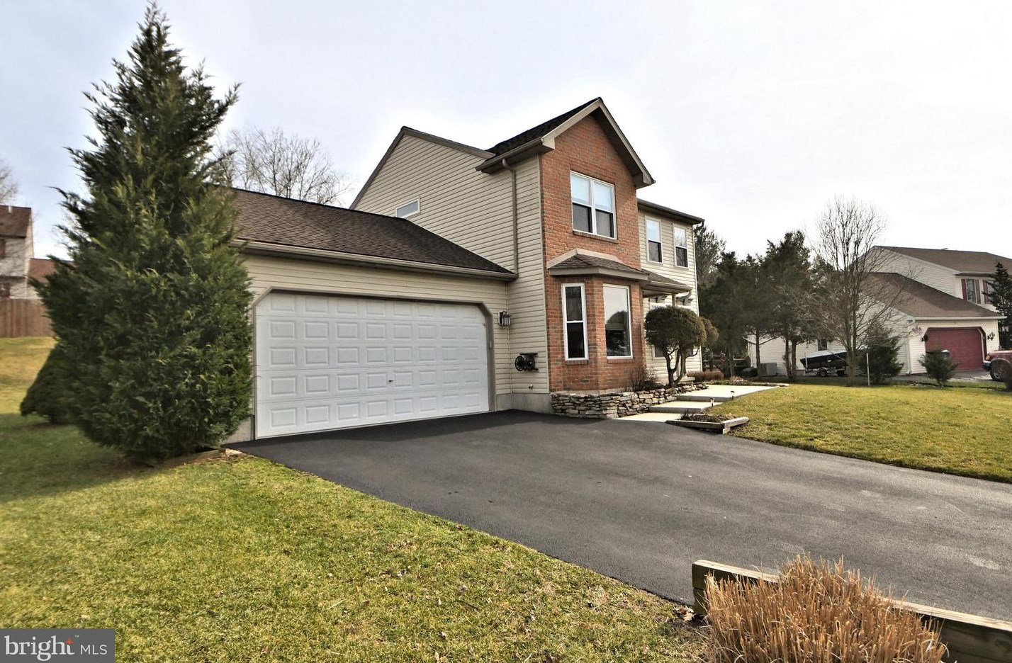 106 Balsam Dr, Douglassville PA  19518-1232 exterior