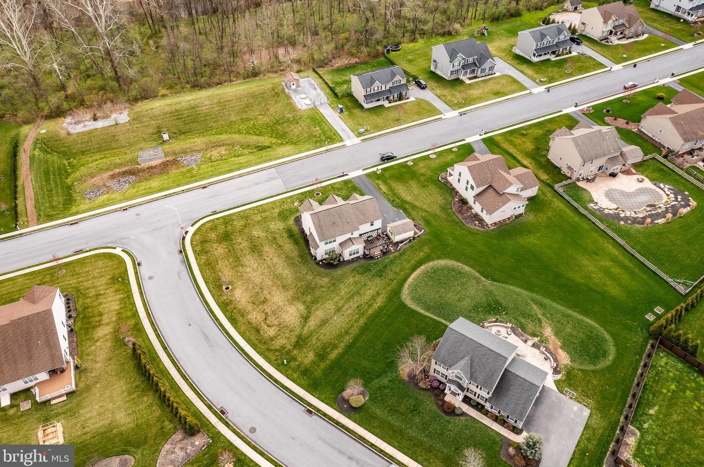 111 Pleasant View Dr, Douglassville PA  19518-9270 exterior