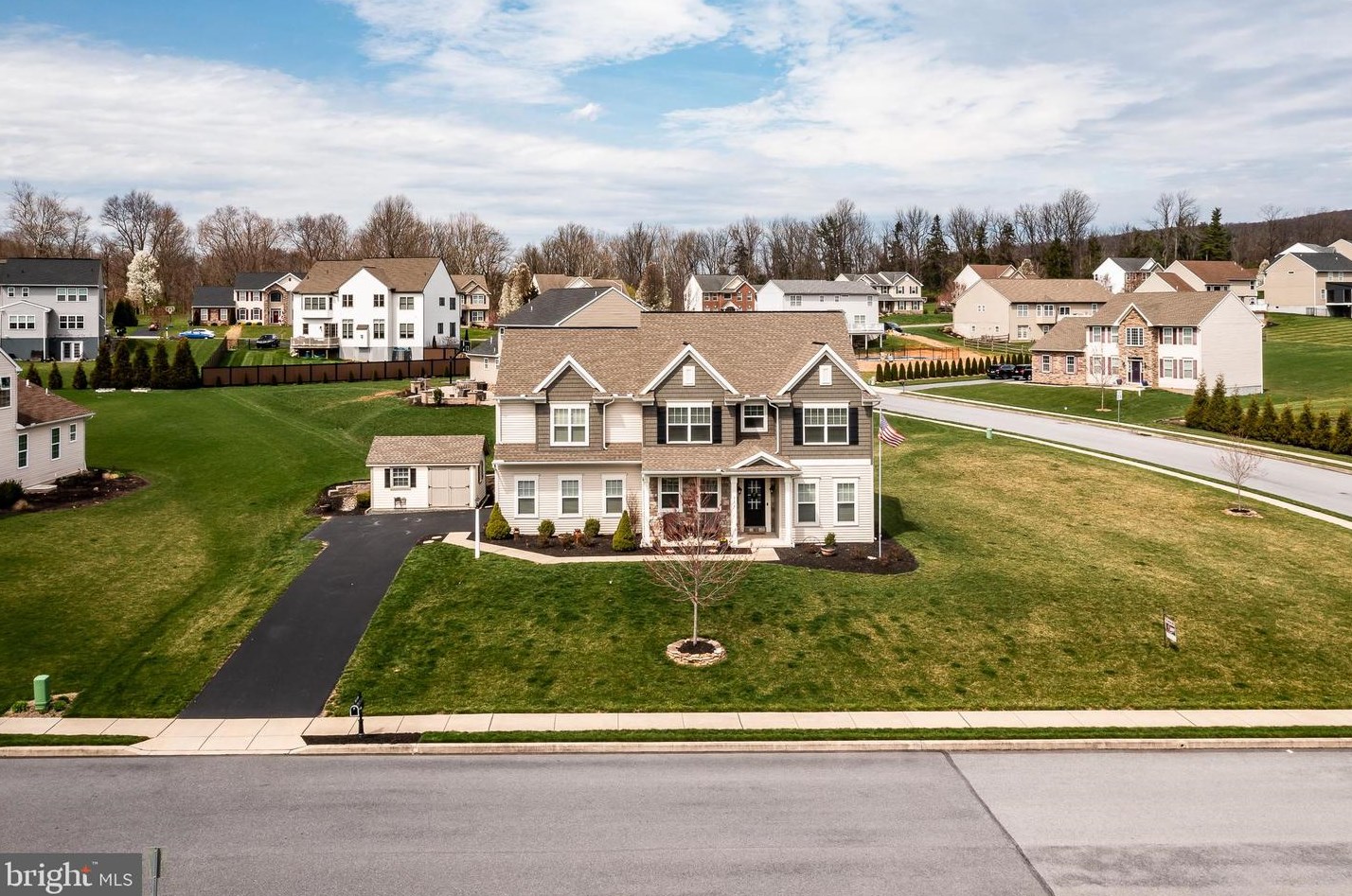 111 Pleasant View Dr, Douglassville PA  19518-9270 exterior