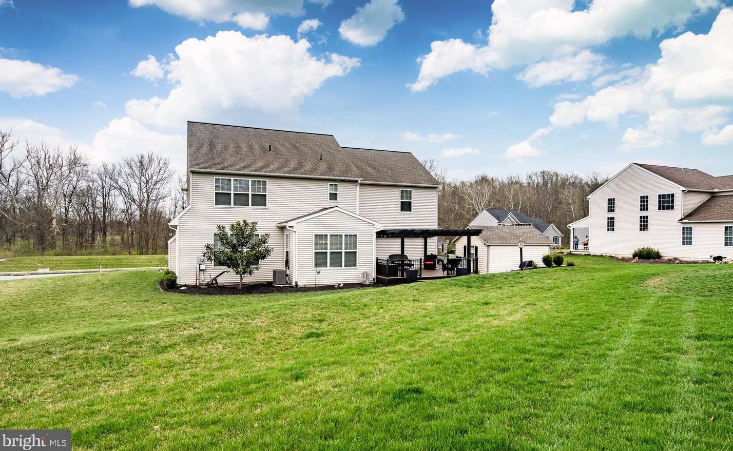 111 Pleasant View Dr, Douglassville PA  19518-9270 exterior