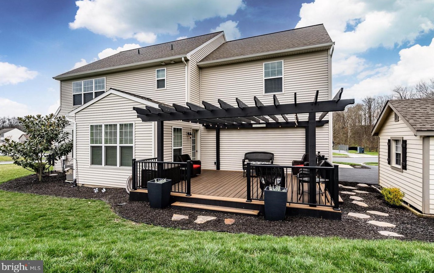 111 Pleasant View Dr, Douglassville PA  19518-9270 exterior