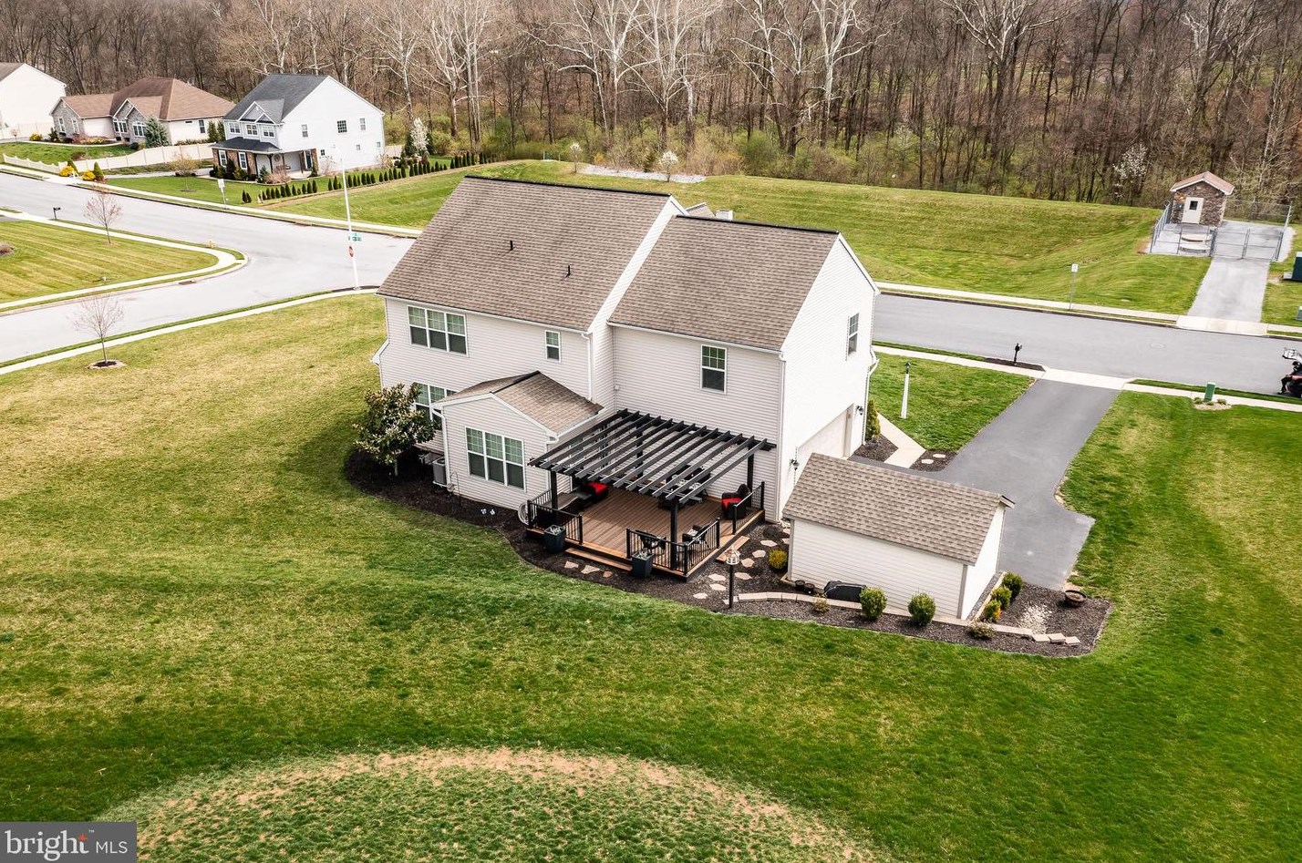 111 Pleasant View Dr, Douglassville PA  19518-9270 exterior