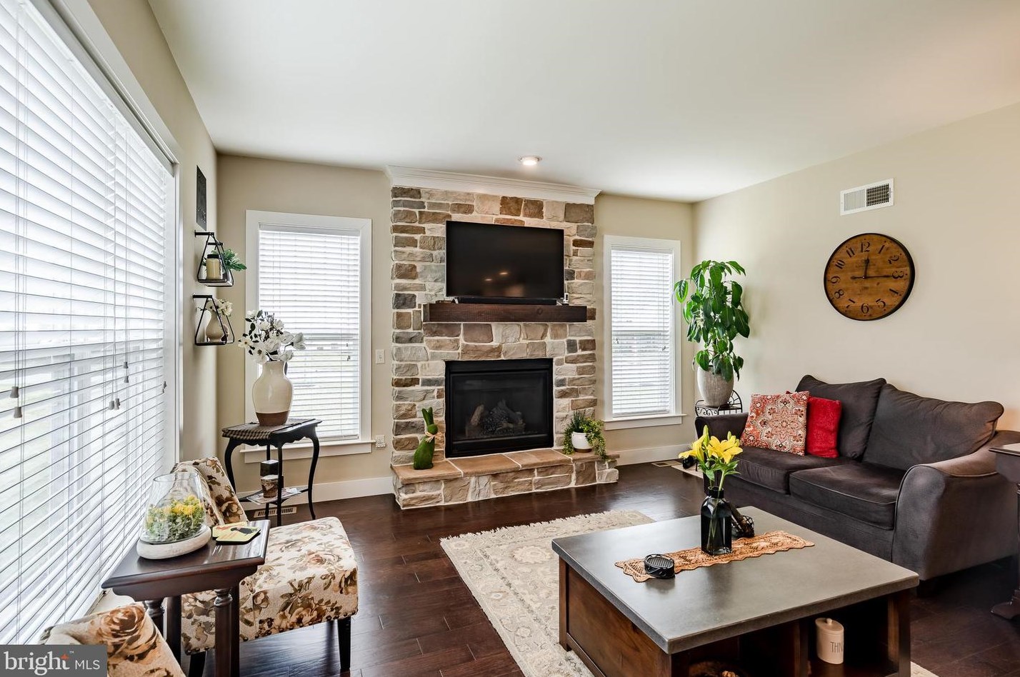 111 Pleasant View Dr, Douglassville PA  19518-9270 exterior