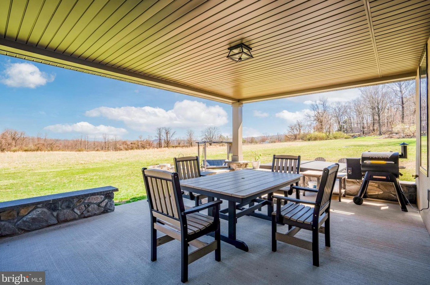 325 Skyline Dr, Reading PA  19606-8504 exterior